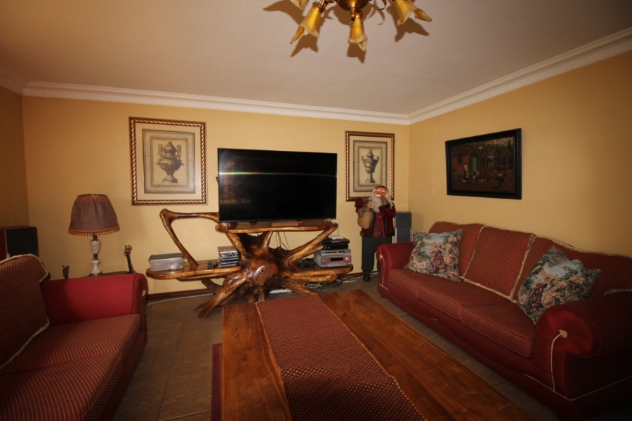 3 Bedroom Property for Sale in Lake Deneysville Free State